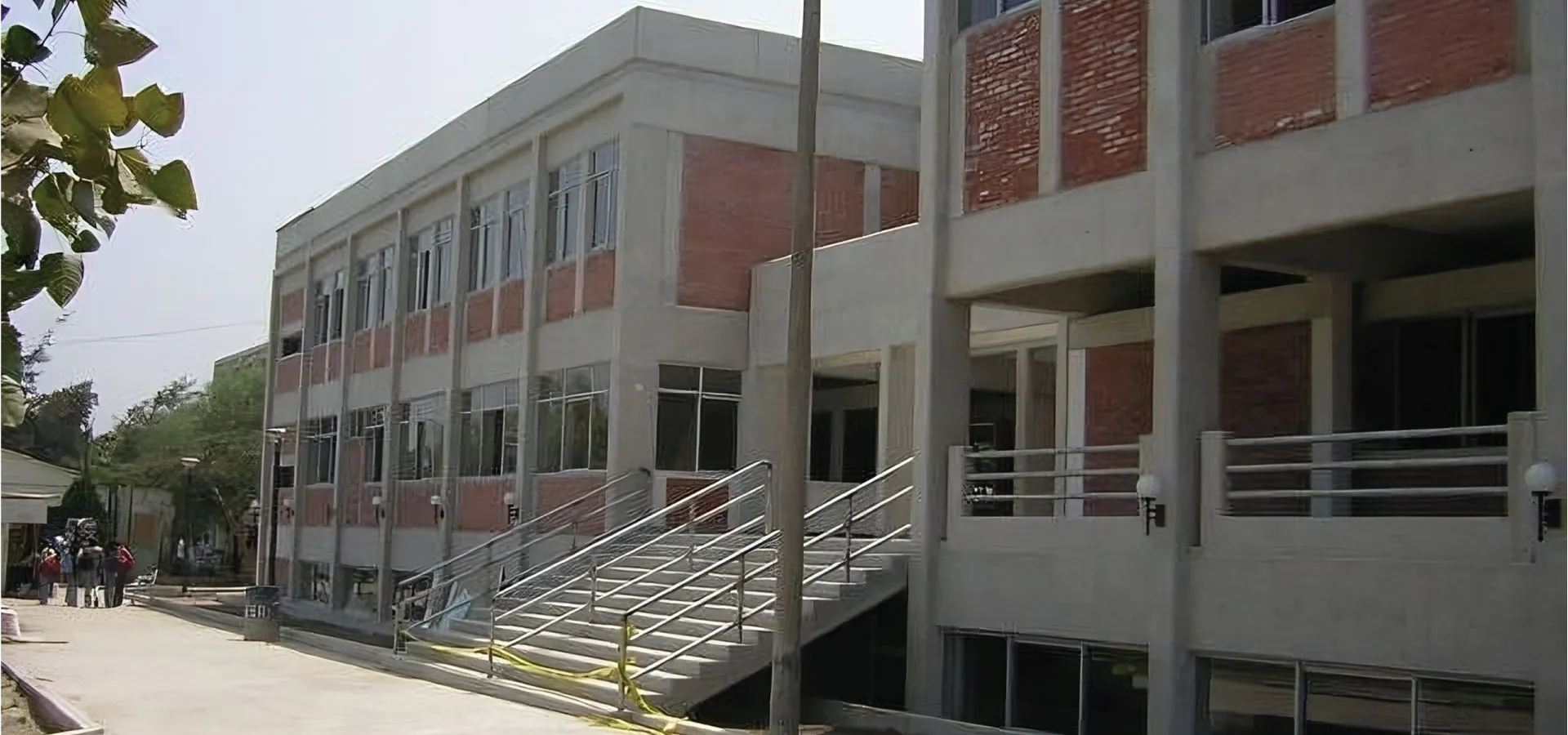 UNIFE - PABELLÓN ADMINISTRATIVO